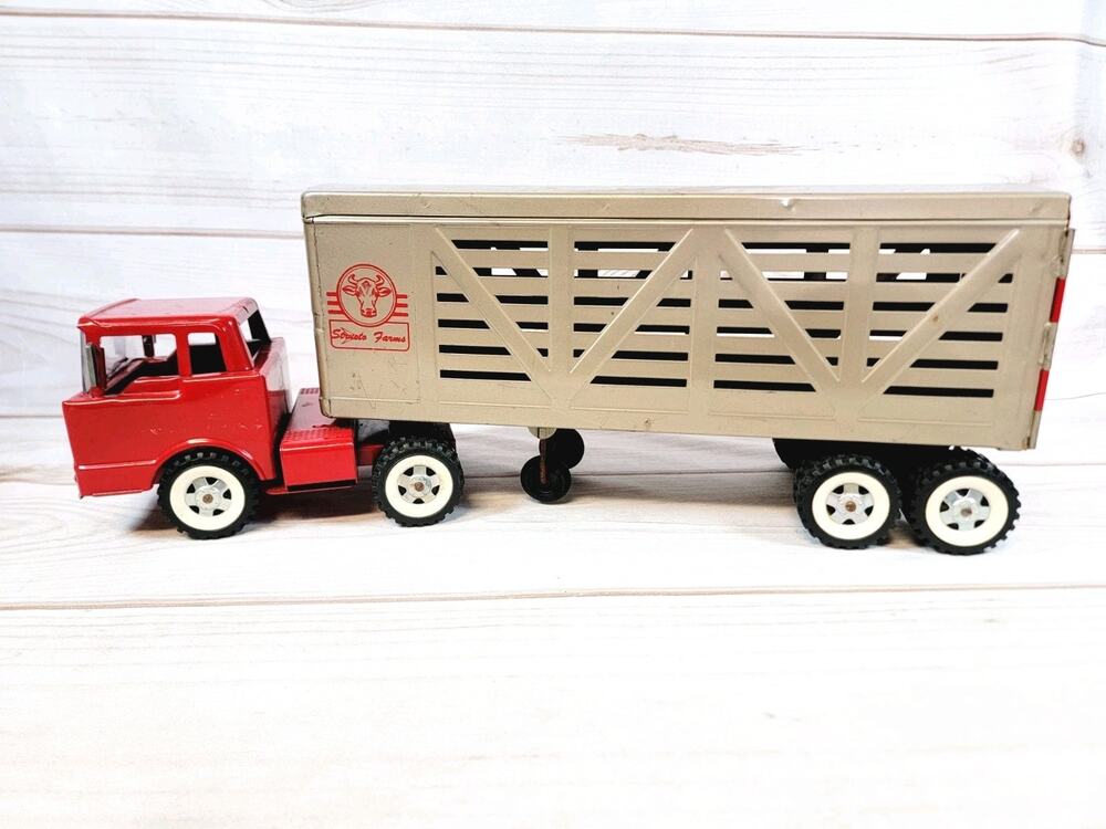 Vintage 1960's Structo Farms Cattle Truck Flat Face Red Semi & Trailer.